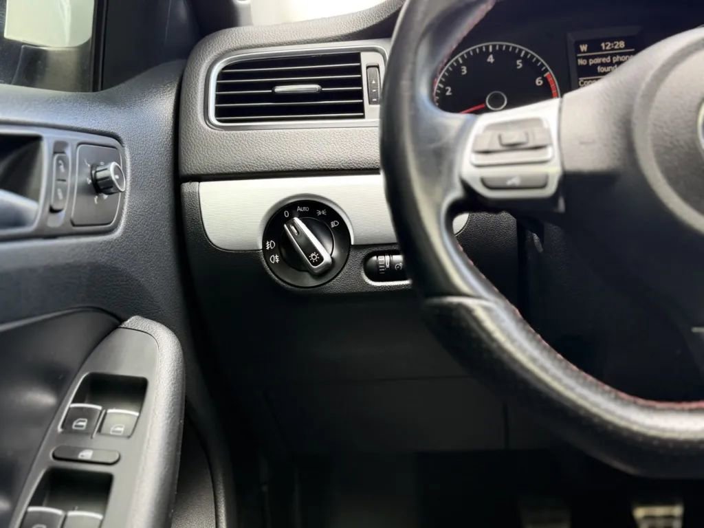 Used 2012 Volkswagen Jetta GLI Autobahn image 24