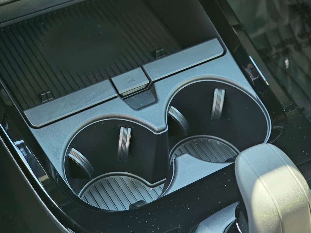 Used 2025 Toyota Prius XLE image 12