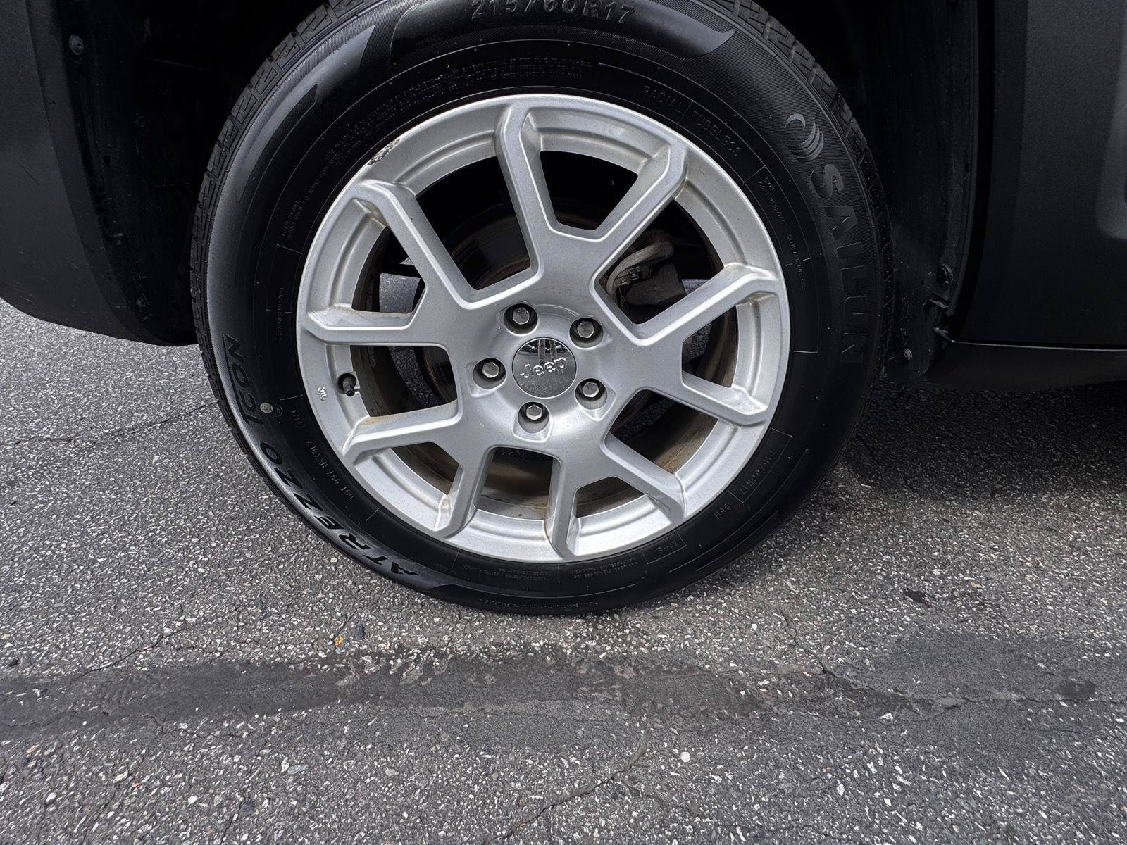 Used 2021 Jeep Renegade Limited AWD/4WD image 9