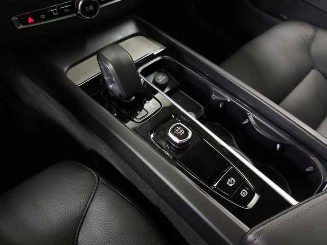 Certified 2025 Volvo XC60 B5 Plus AWD/4WD image 31