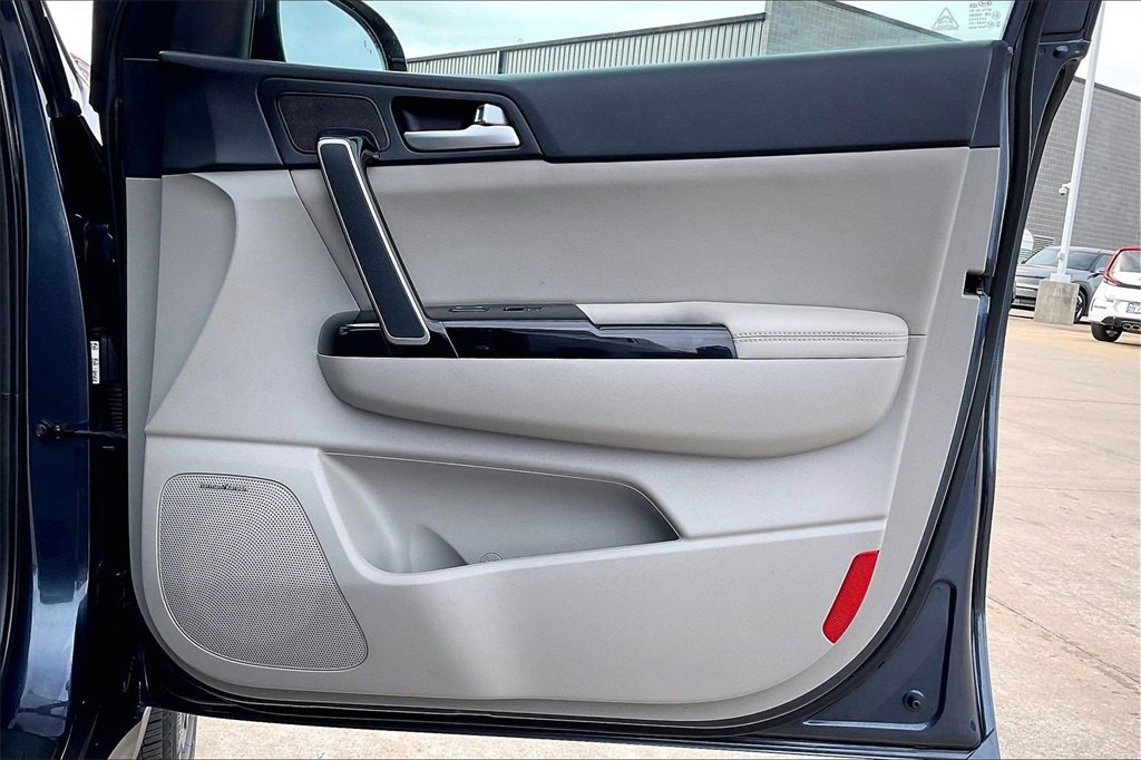 Certified 2022 Kia Sportage EX w/ EX Technology Package image 24