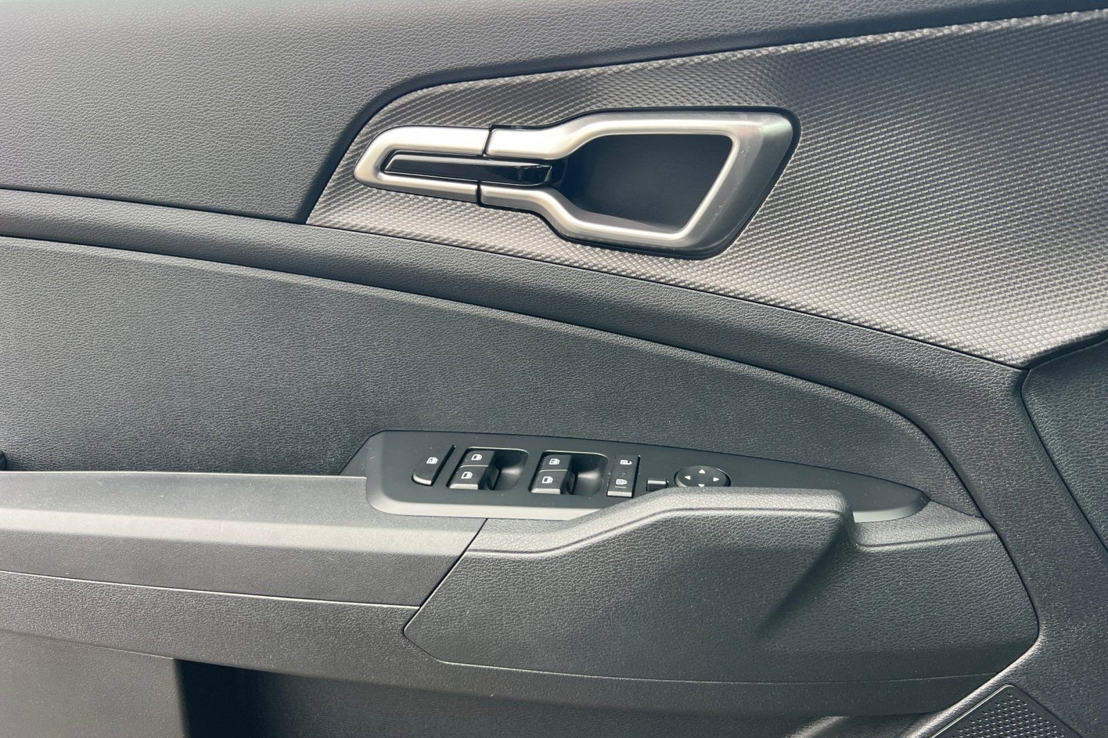 Certified 2025 Kia Sportage LX image 11