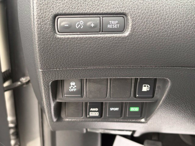 Used 2018 Nissan Rogue S AWD/4WD image 24