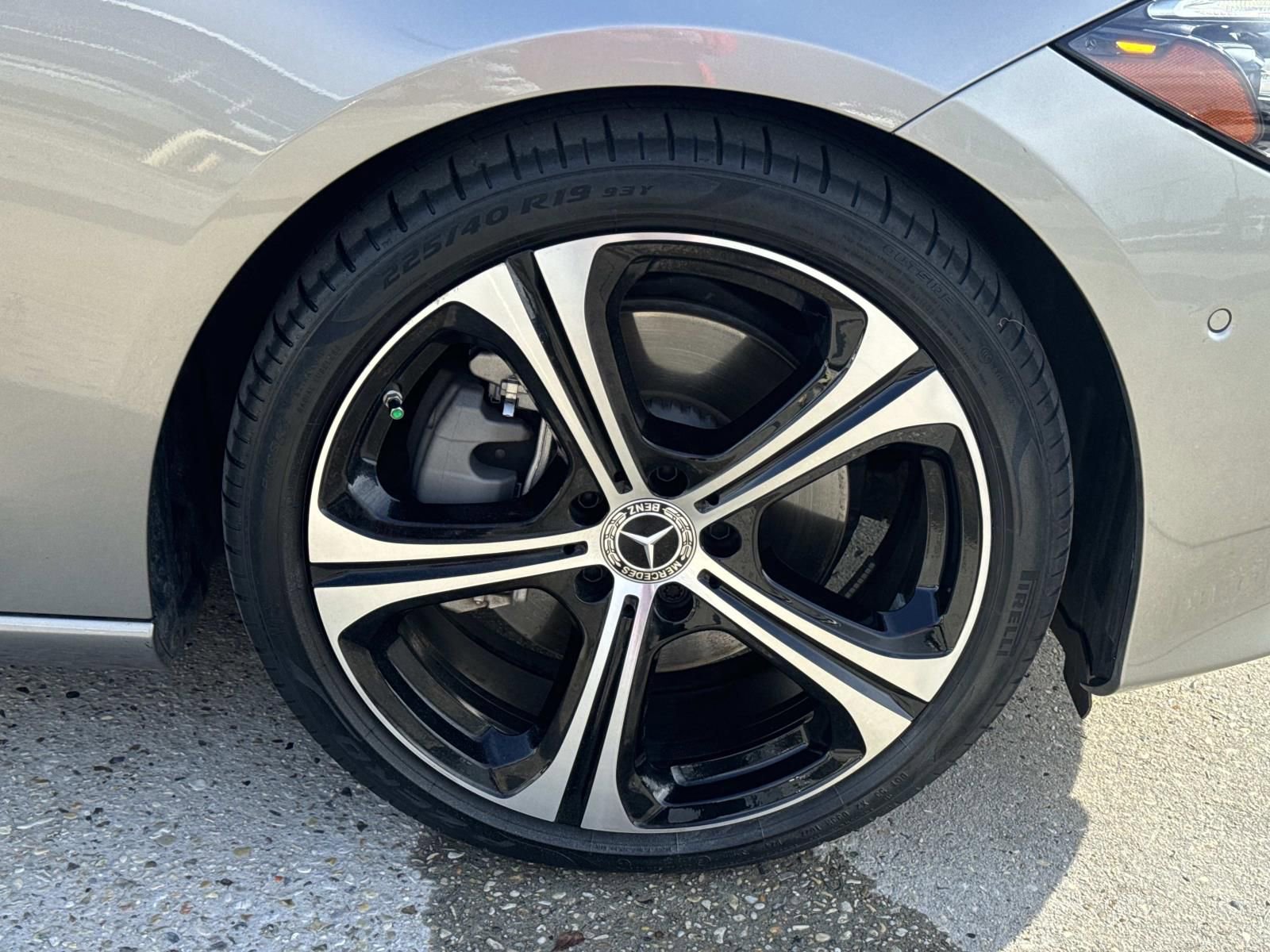 Used 2023 Mercedes-Benz C 300 Sedan image 4