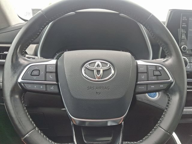 Used 2021 Toyota Highlander XLE AWD/4WD image 14