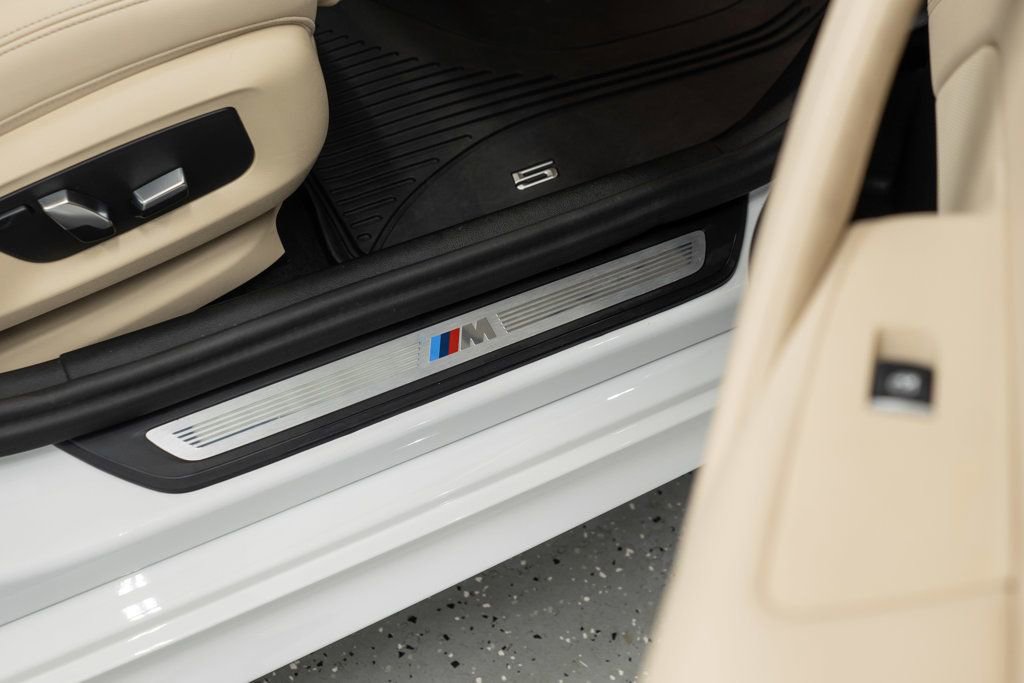 Used 2023 BMW 530e xDrive w/ M Sport Package AWD/4WD image 12