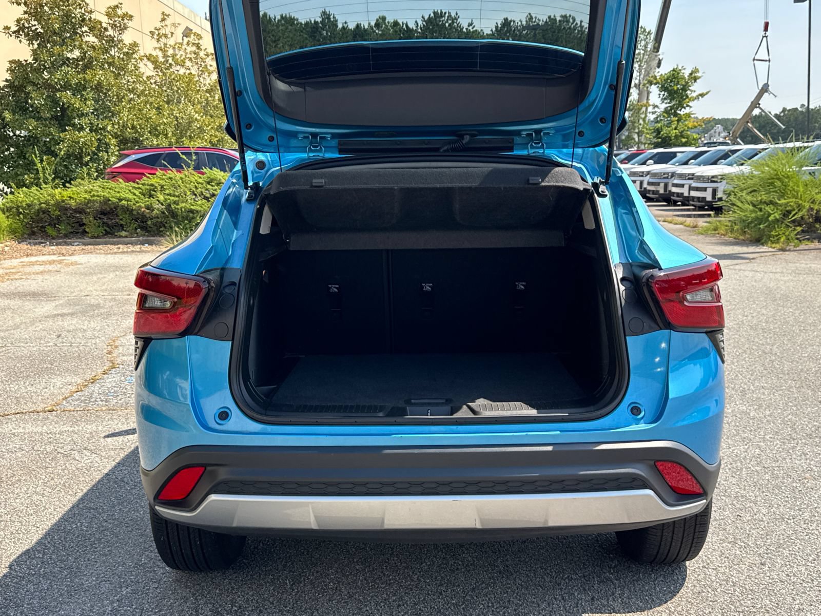 Used 2025 Chevrolet Trax LT FWD image 18