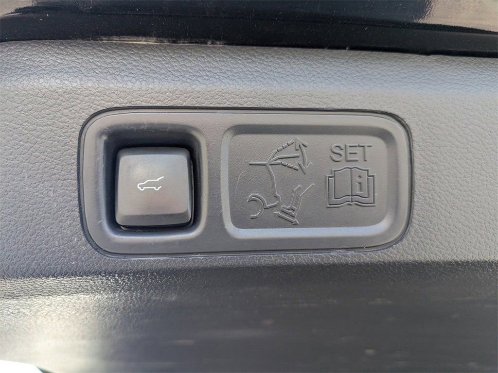 Used 2022 Lincoln Navigator Reserve image 13