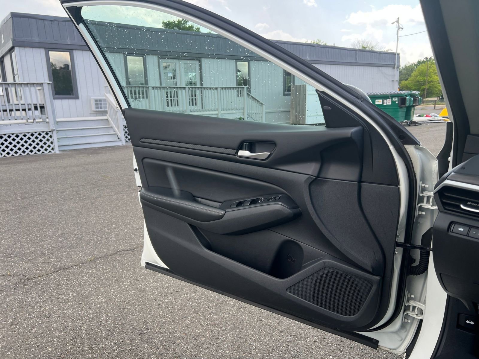 Used 2025 Nissan Altima 2.5 SV FWD image 18