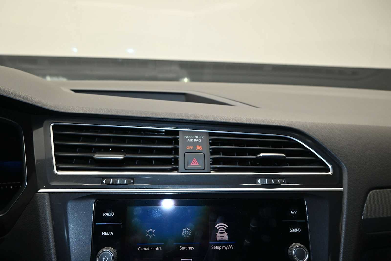 Used 2022 Volkswagen Tiguan SE R-Line AWD/4WD image 20