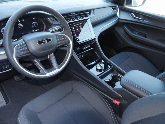 New 2025 Jeep Grand Cherokee Laredo image 14