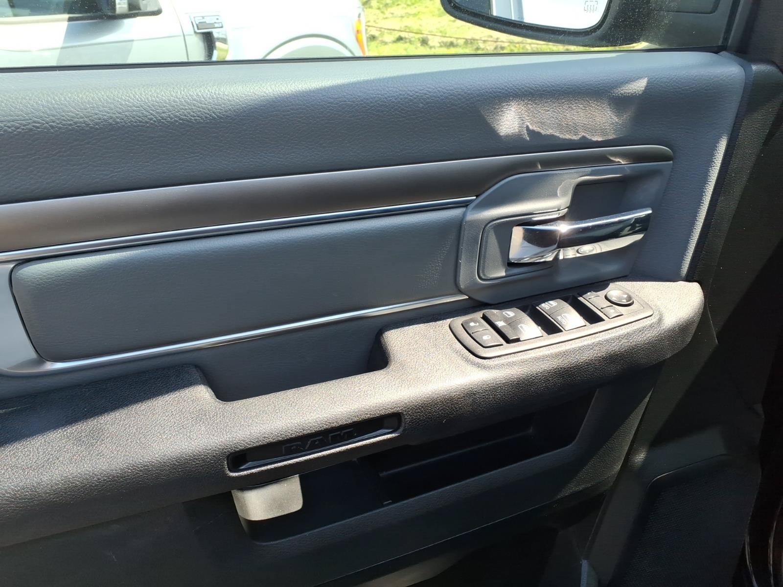 Used 2024 RAM 1500 Classic SLT AWD/4WD image 9