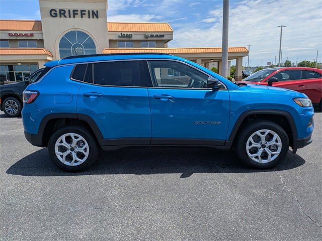 New 2025 Jeep Compass Latitude w/ Sun & Sound Group image 2