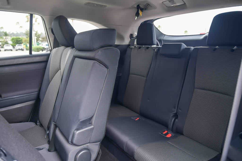 Used 2023 Toyota Highlander LE FWD image 19