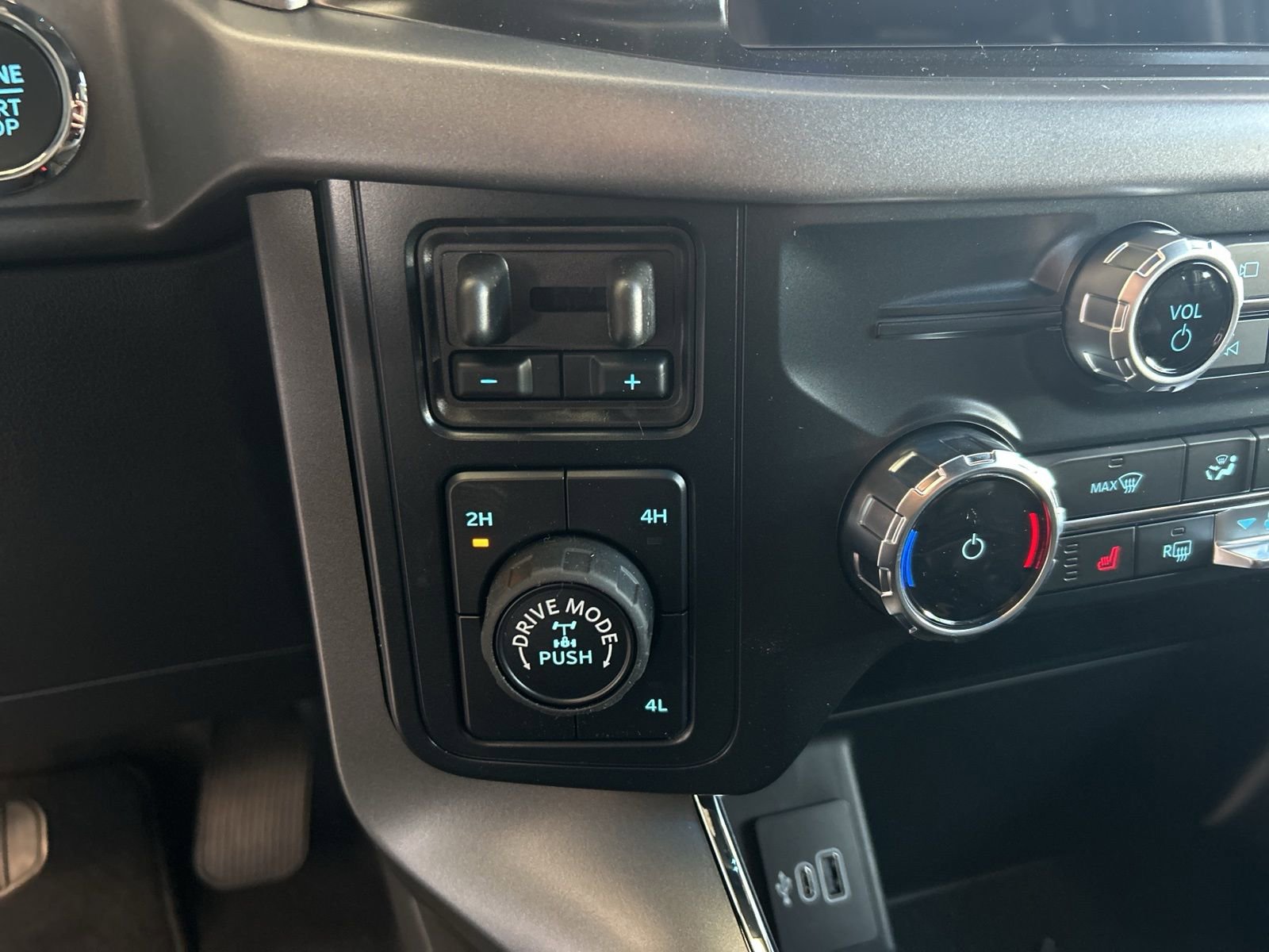 New 2025 Ford F150 XLT w/ Equipment Group 302A MID image 26