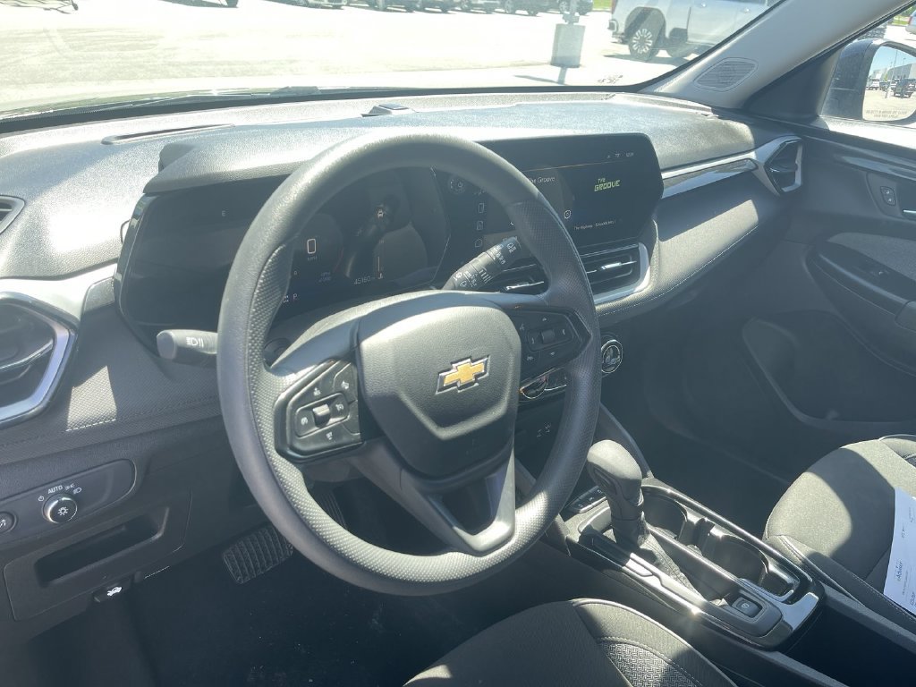 Used 2025 Chevrolet TrailBlazer LT AWD/4WD image 18