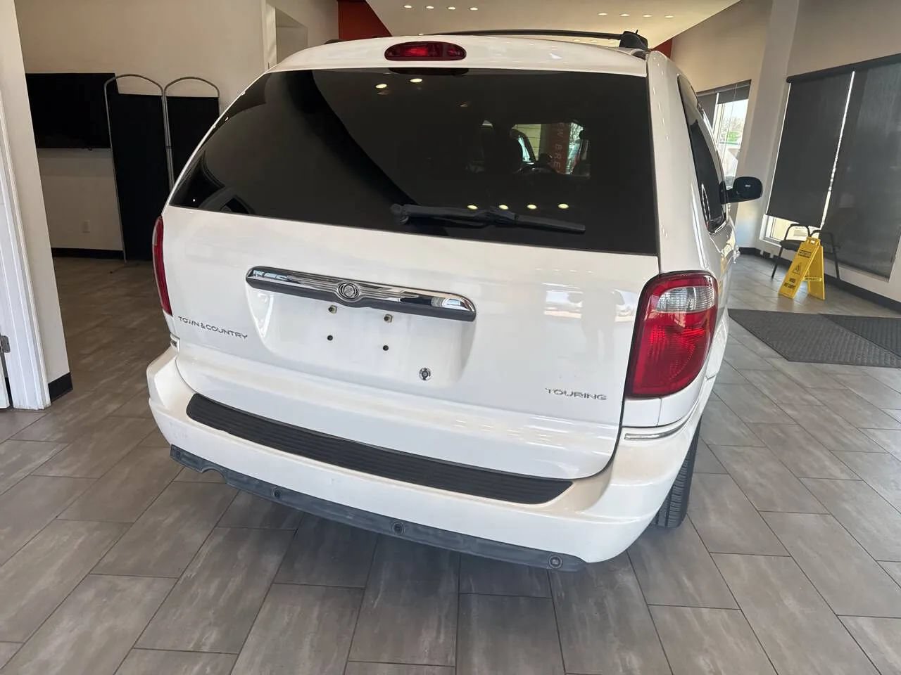 Used 2005 Chrysler Town & Country Touring w/ Luxury Group FWD image 10