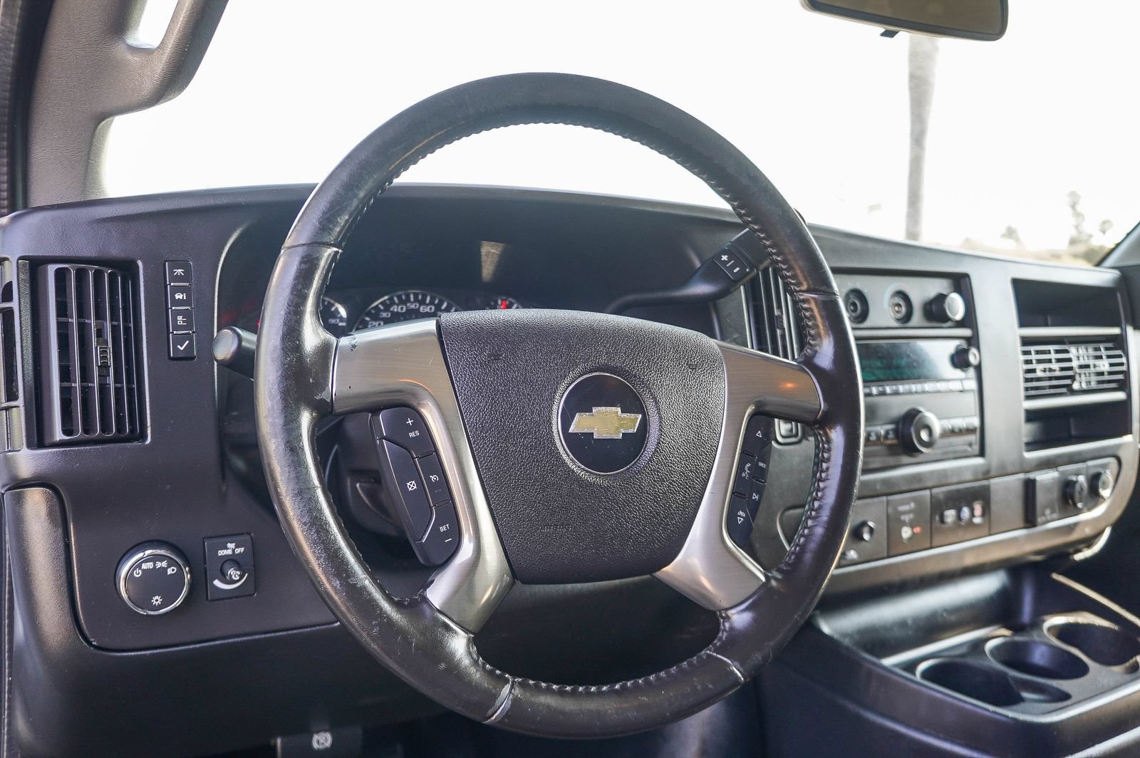 Used 2017 Chevrolet Express 3500 RWD image 15