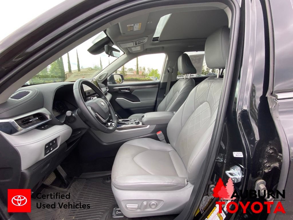Certified 2024 Toyota Highlander Platinum AWD/4WD image 37