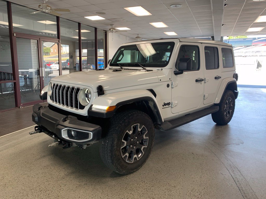 Used 2025 Jeep Wrangler Unlimited Sahara AWD/4WD image 4