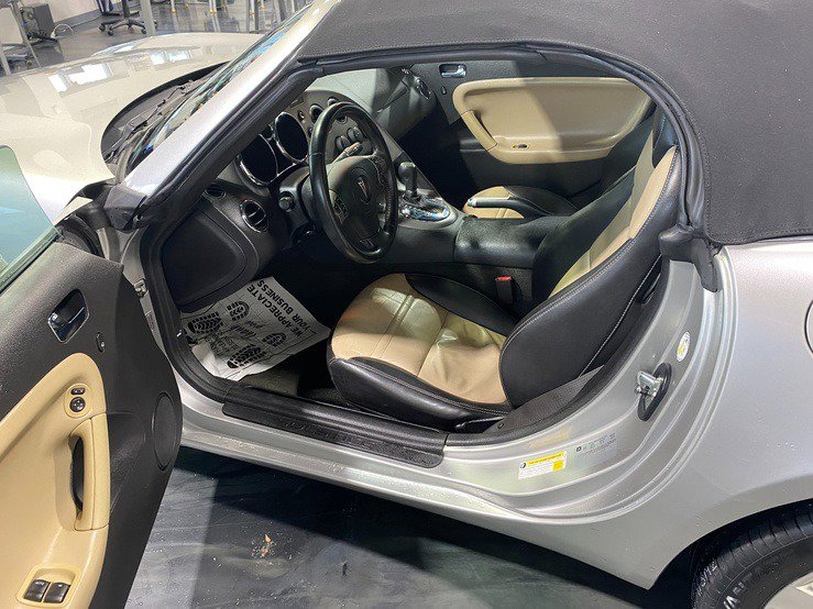 Used 2008 Pontiac Solstice Convertible w/ Premium Package image 12