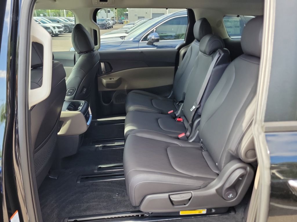 New 2026 Kia Carnival EX FWD image 16