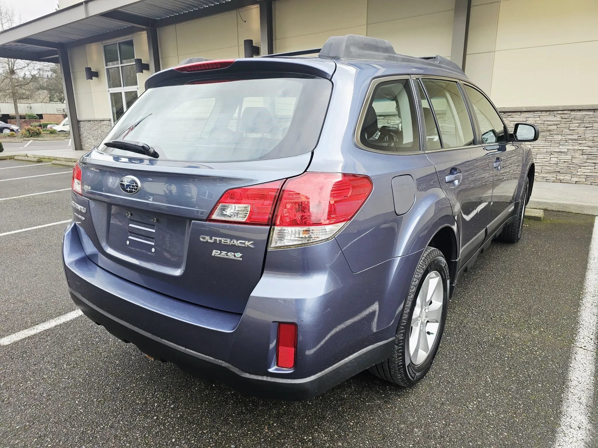 Used 2014 Subaru Outback 2.5i w/ Alloy Wheel Package AWD/4WD image 5