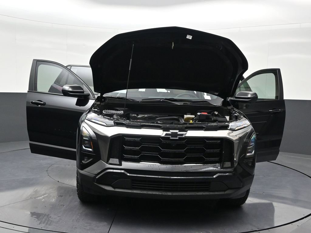 Used 2025 Chevrolet Equinox ACTIV w/ Safety and Technology Package image 36