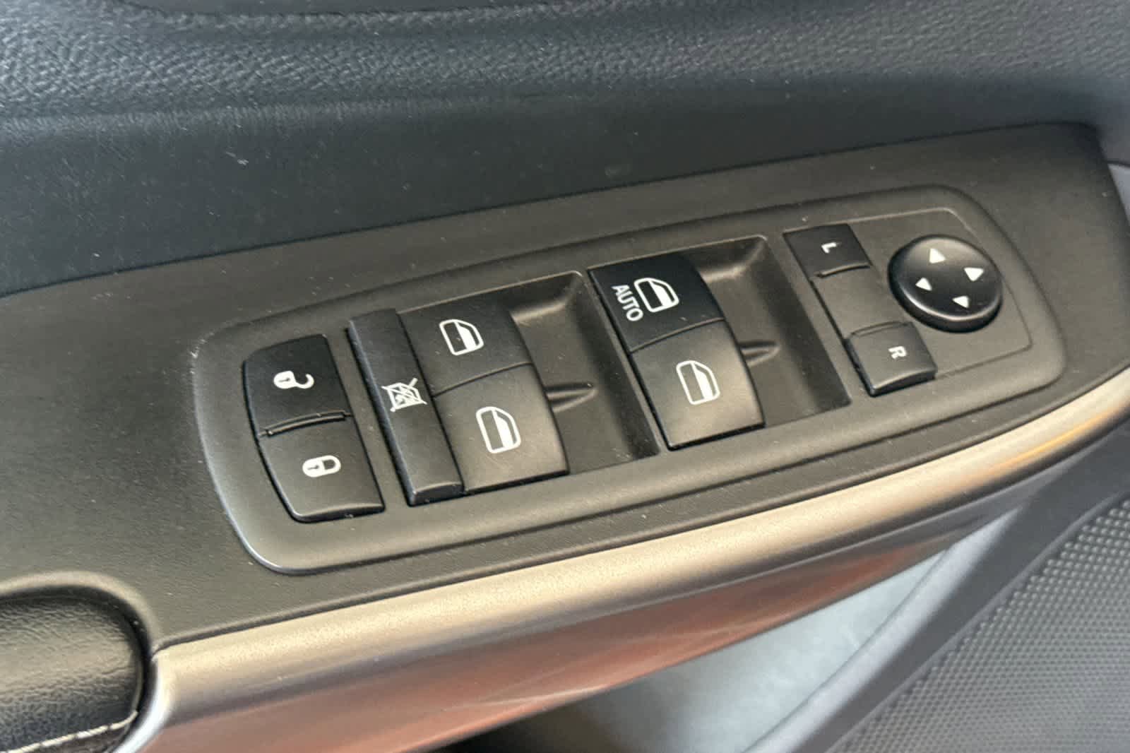 Used 2019 Jeep Cherokee Latitude w/ Popular Appearance Group AWD/4WD image 11