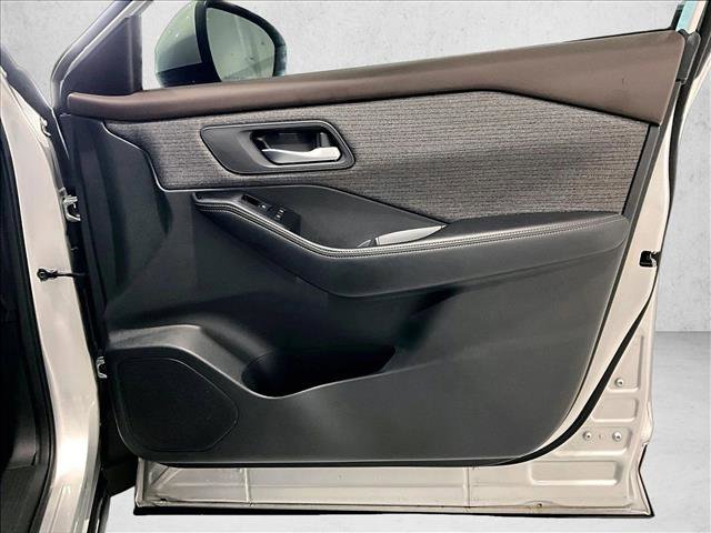 Used 2022 Nissan Rogue SV FWD image 19