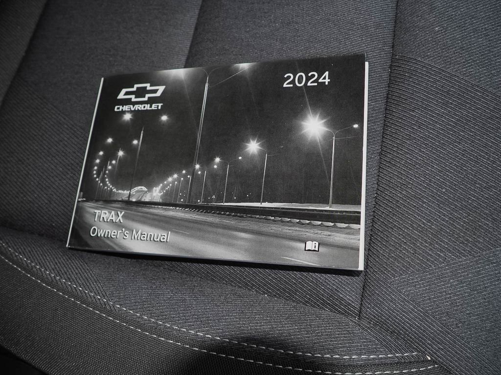 Used 2024 Chevrolet Trax RS w/ Driver Confidence Package image 39