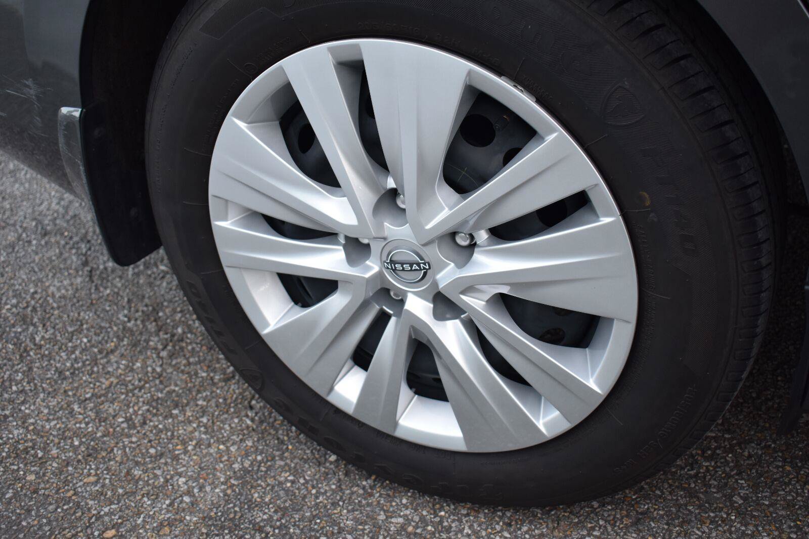 Used 2025 Nissan Sentra S FWD image 10