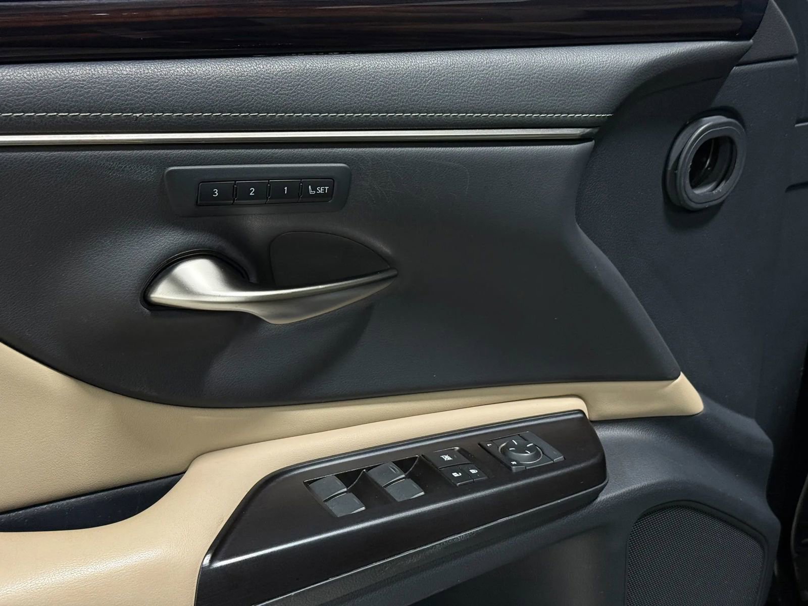 Used 2019 Lexus ES 350 w/ Premium Package FWD image 11