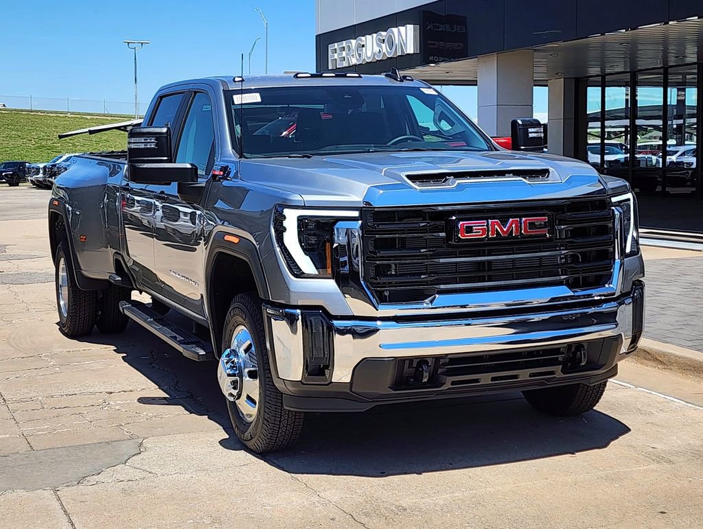 New 2026 GMC Sierra 3500 Pro AWD/4WD image 1