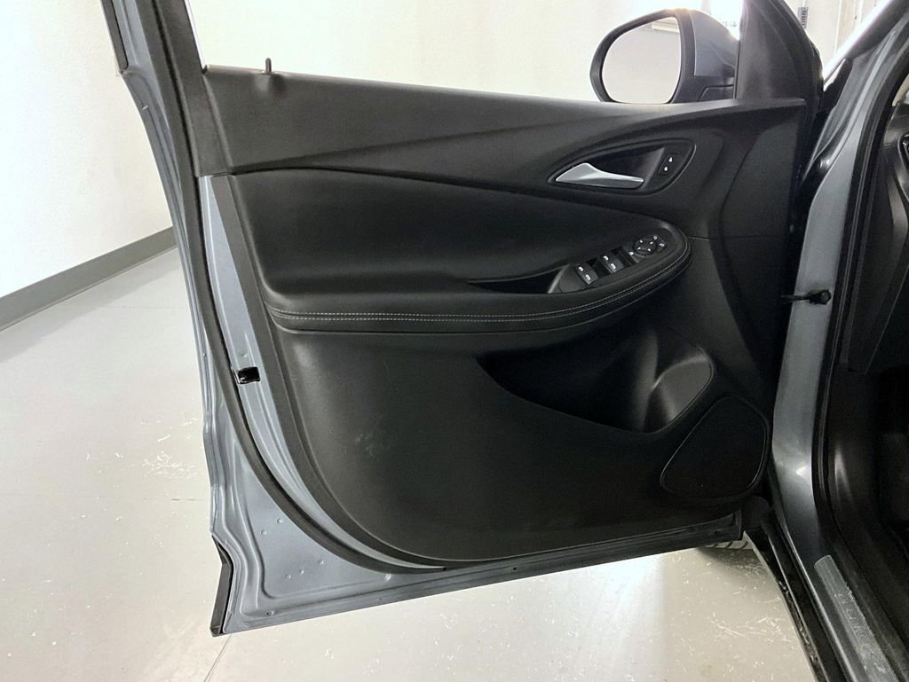 Used 2021 Buick Encore GX Preferred AWD/4WD image 9