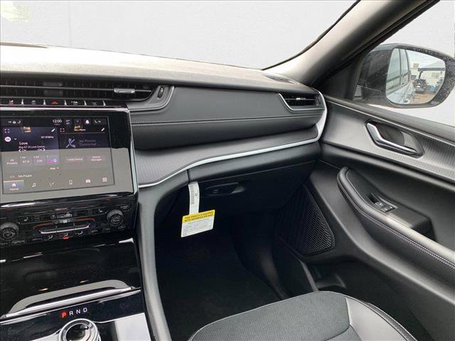 New 2025 Jeep Grand Cherokee Altitude image 23