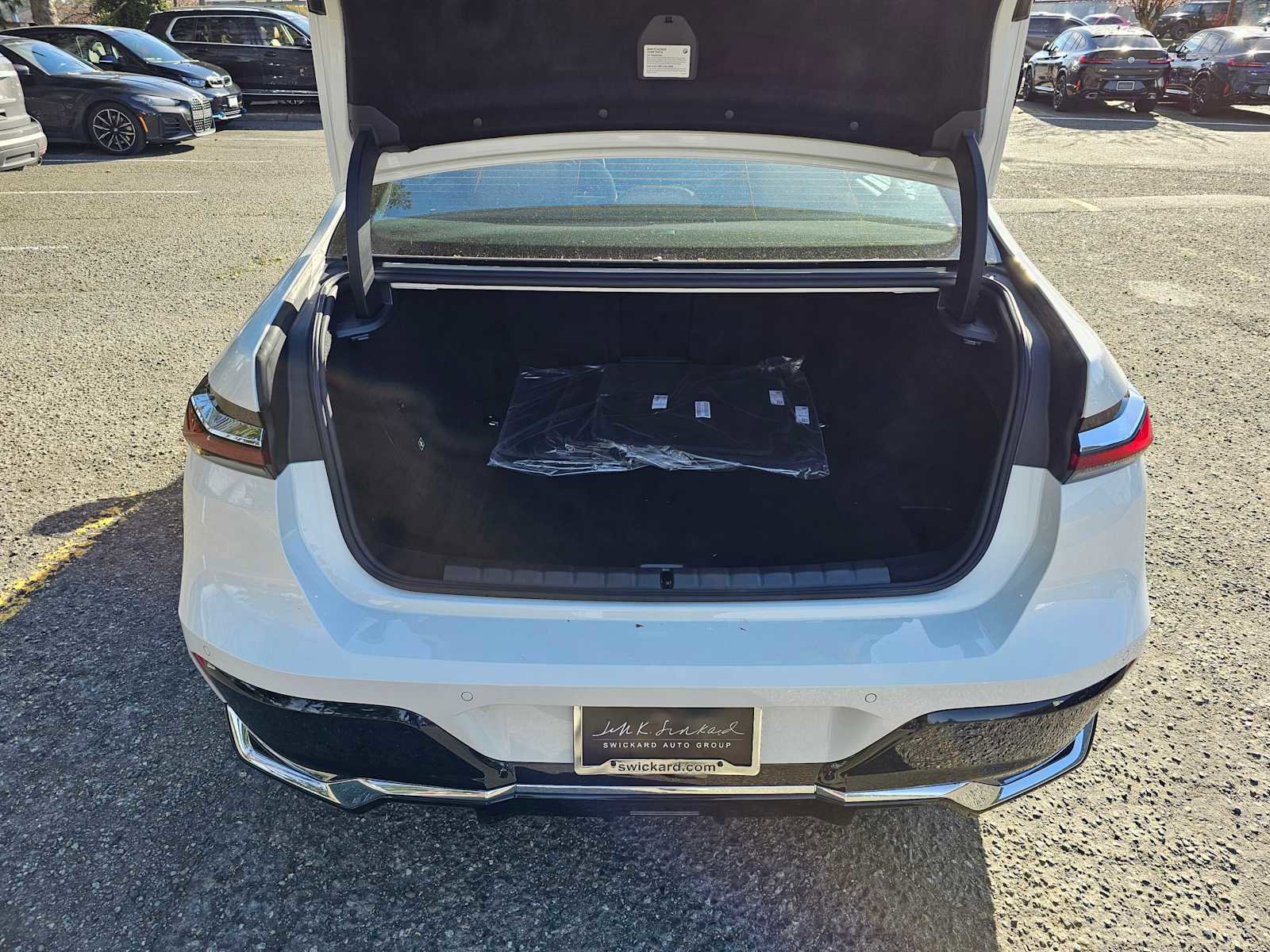 Used 2024 BMW i7 xDrive60 image 13