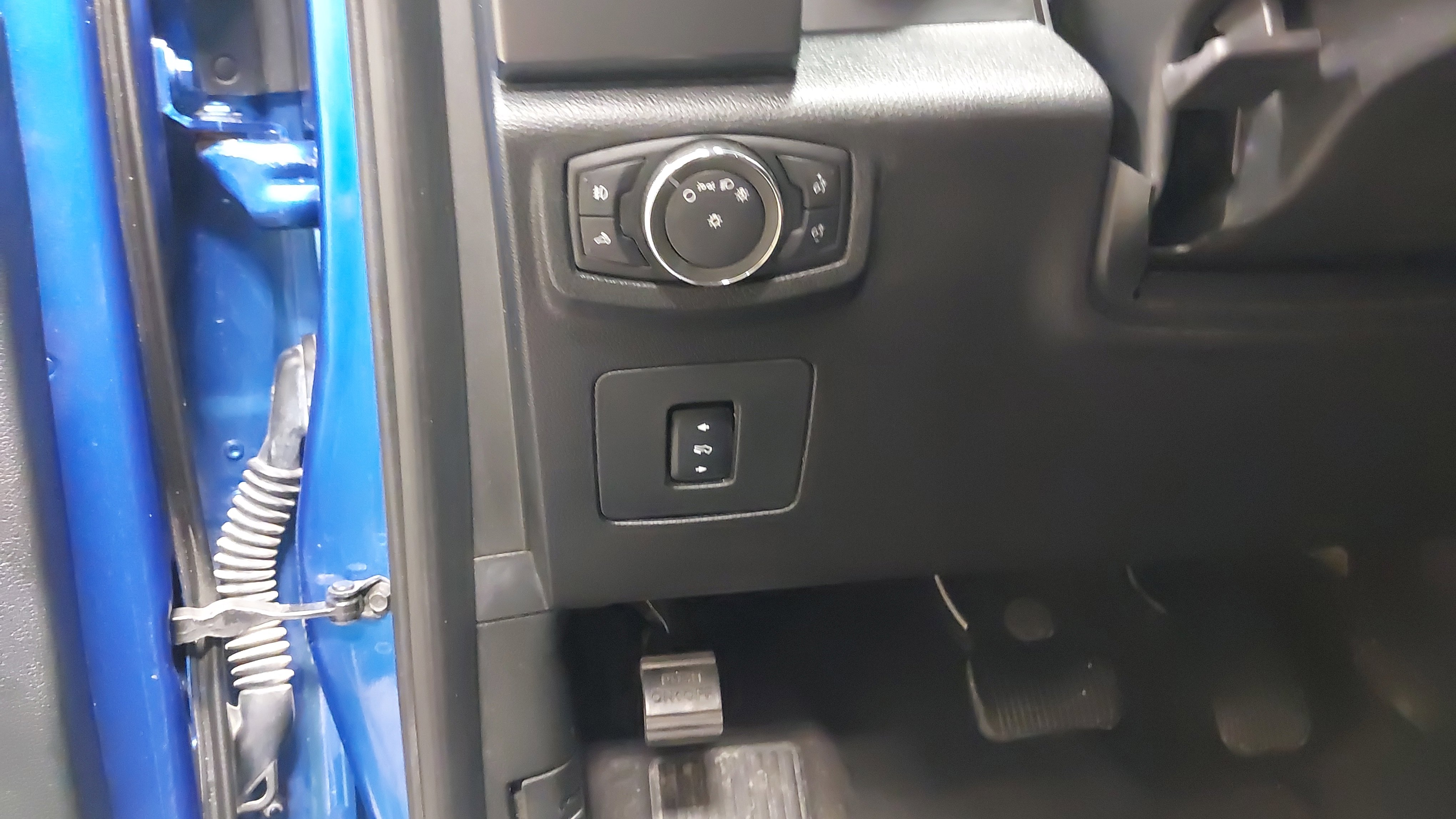 Used 2016 Ford F150 XLT w/ Equipment Group 302A Luxury AWD/4WD image 23