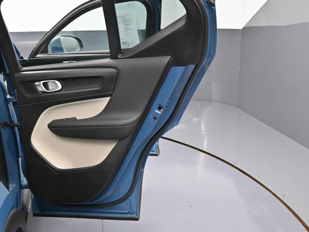 Used 2024 Volvo XC40 B5 Ultimate w/ Protection Package image 39