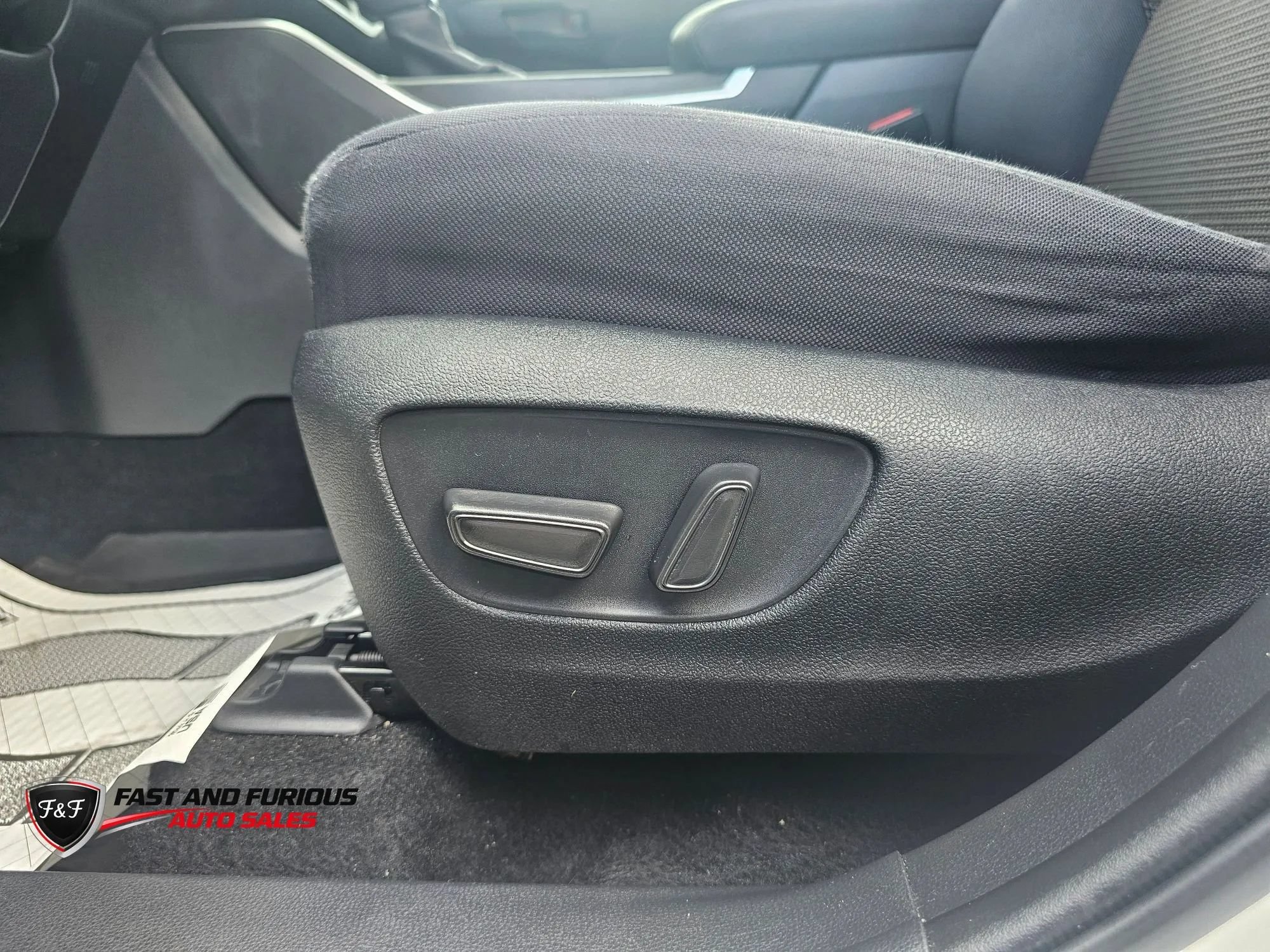 Used 2020 Toyota Highlander L AWD/4WD image 31