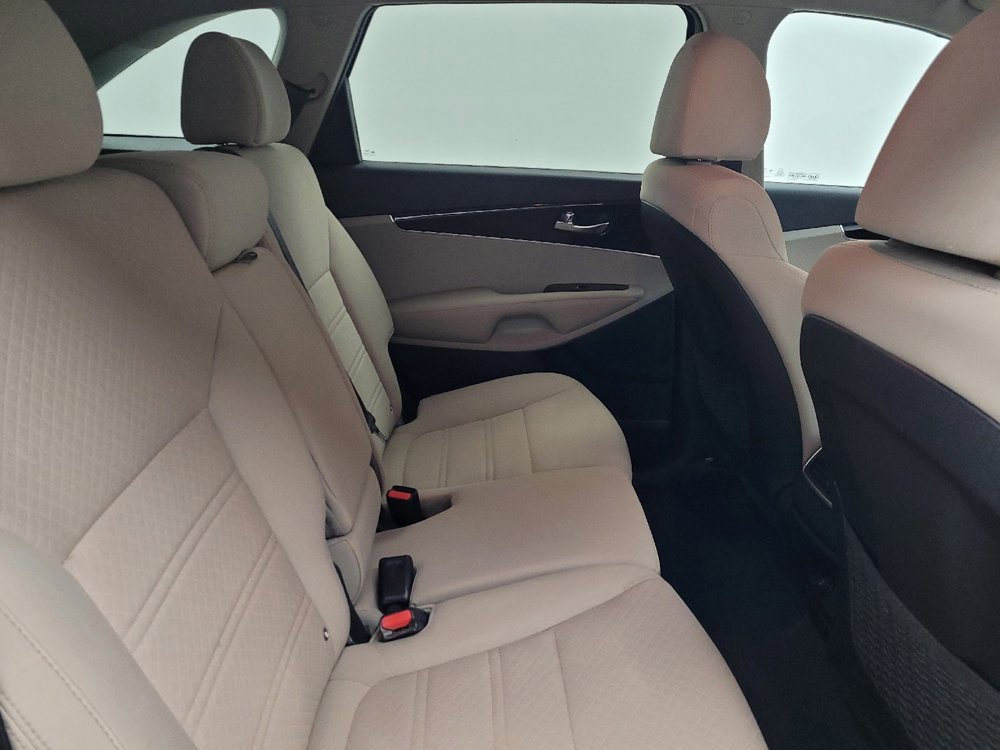 Used 2020 Kia Sorento LX image 19