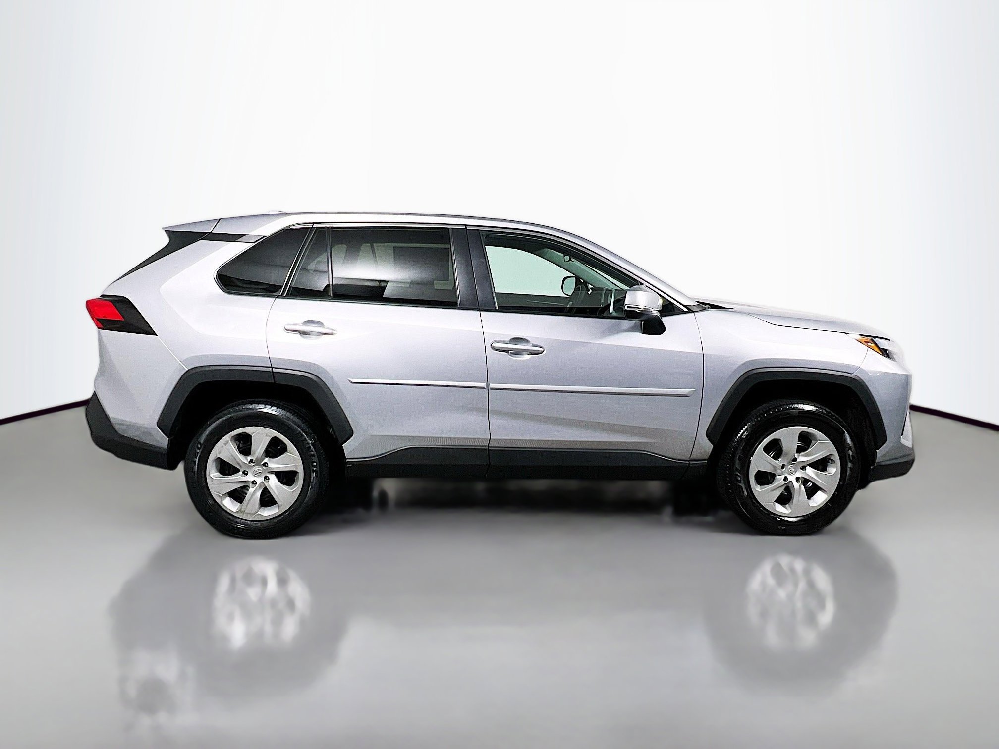 Used 2023 Toyota RAV4 LE image 3
