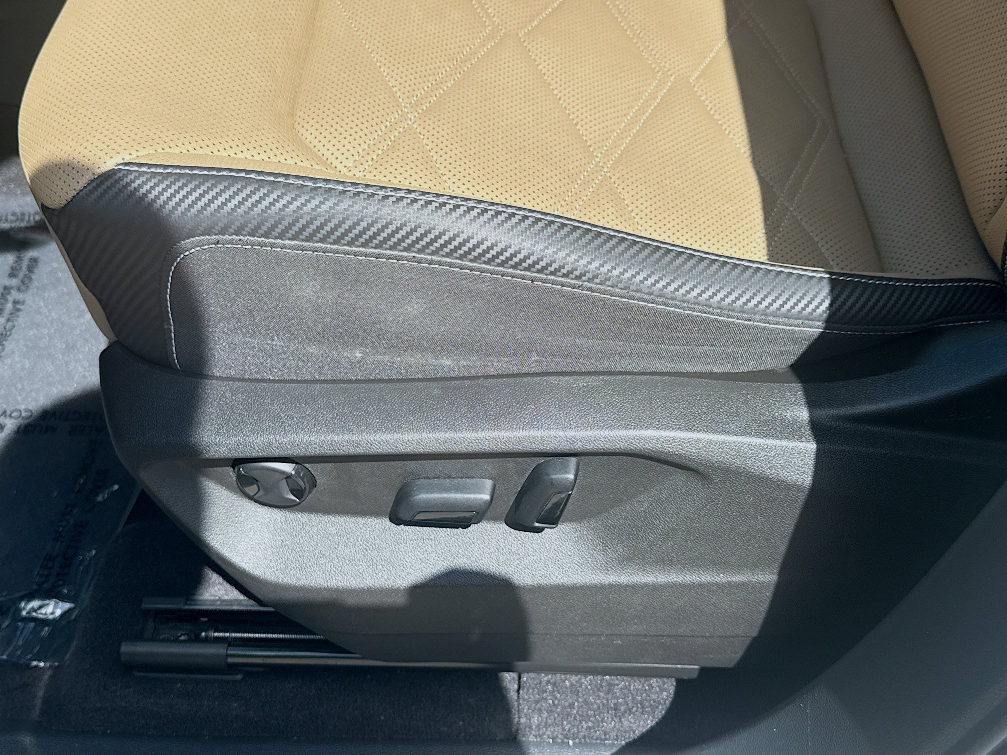 Certified 2024 Volkswagen Atlas Cross Sport SE FWD image 17