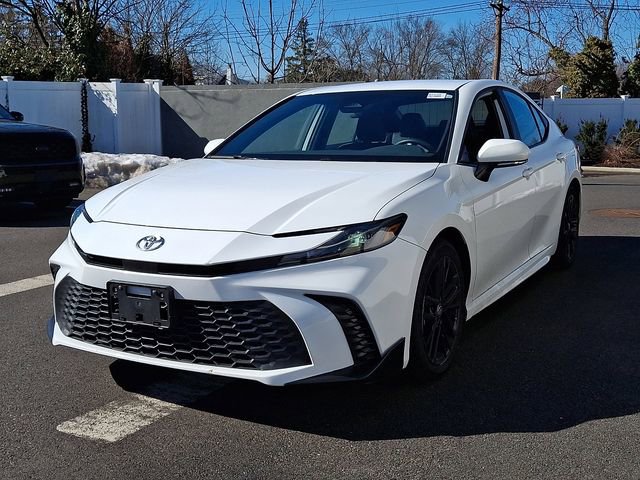 Certified 2025 Toyota Camry SE image 3