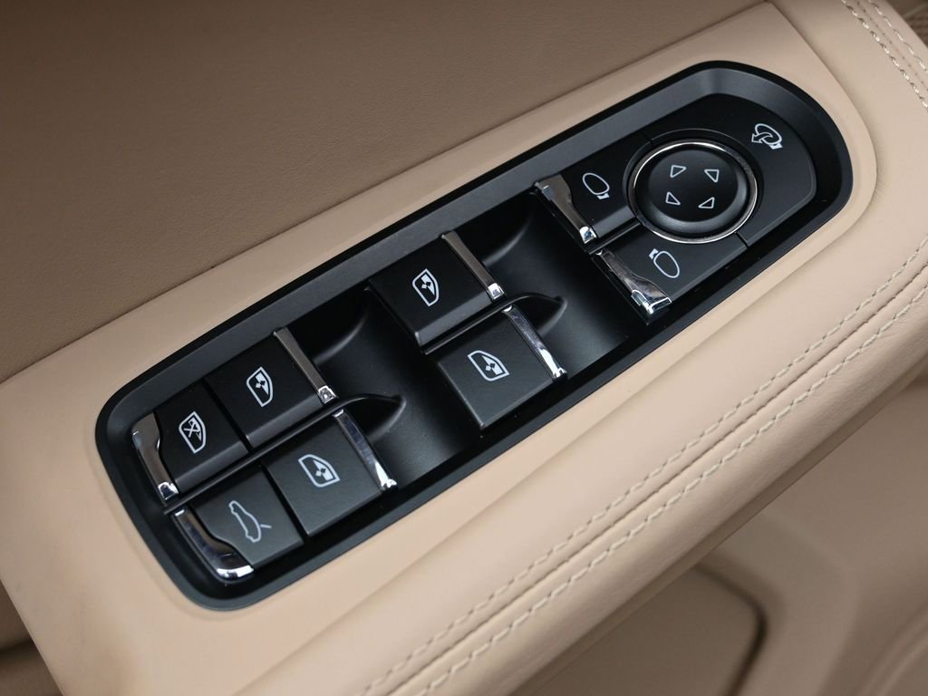 Certified 2023 Porsche Macan Turbo image 19