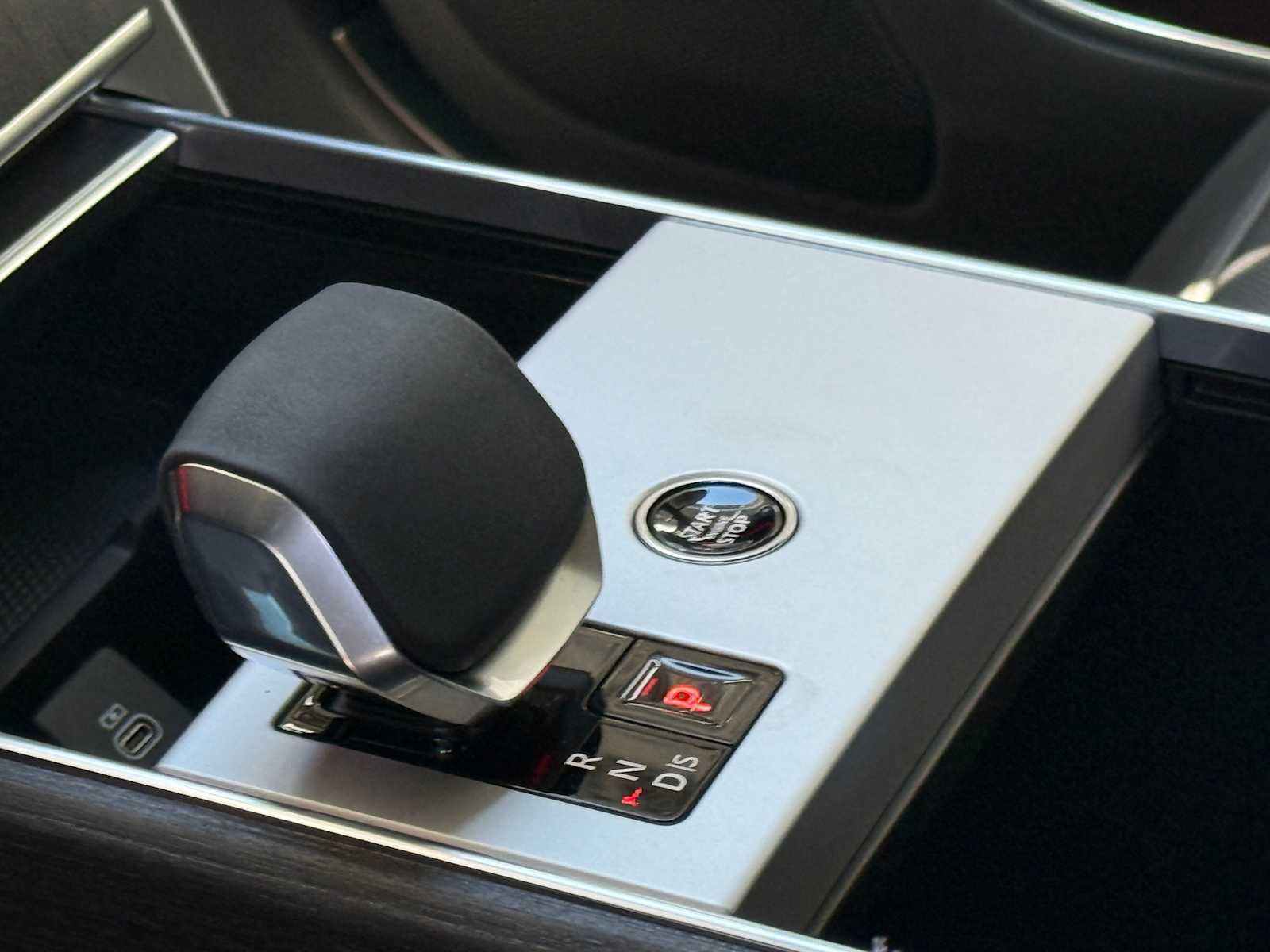 New 2025 Land Rover Range Rover Long Wheelbase SE image 23