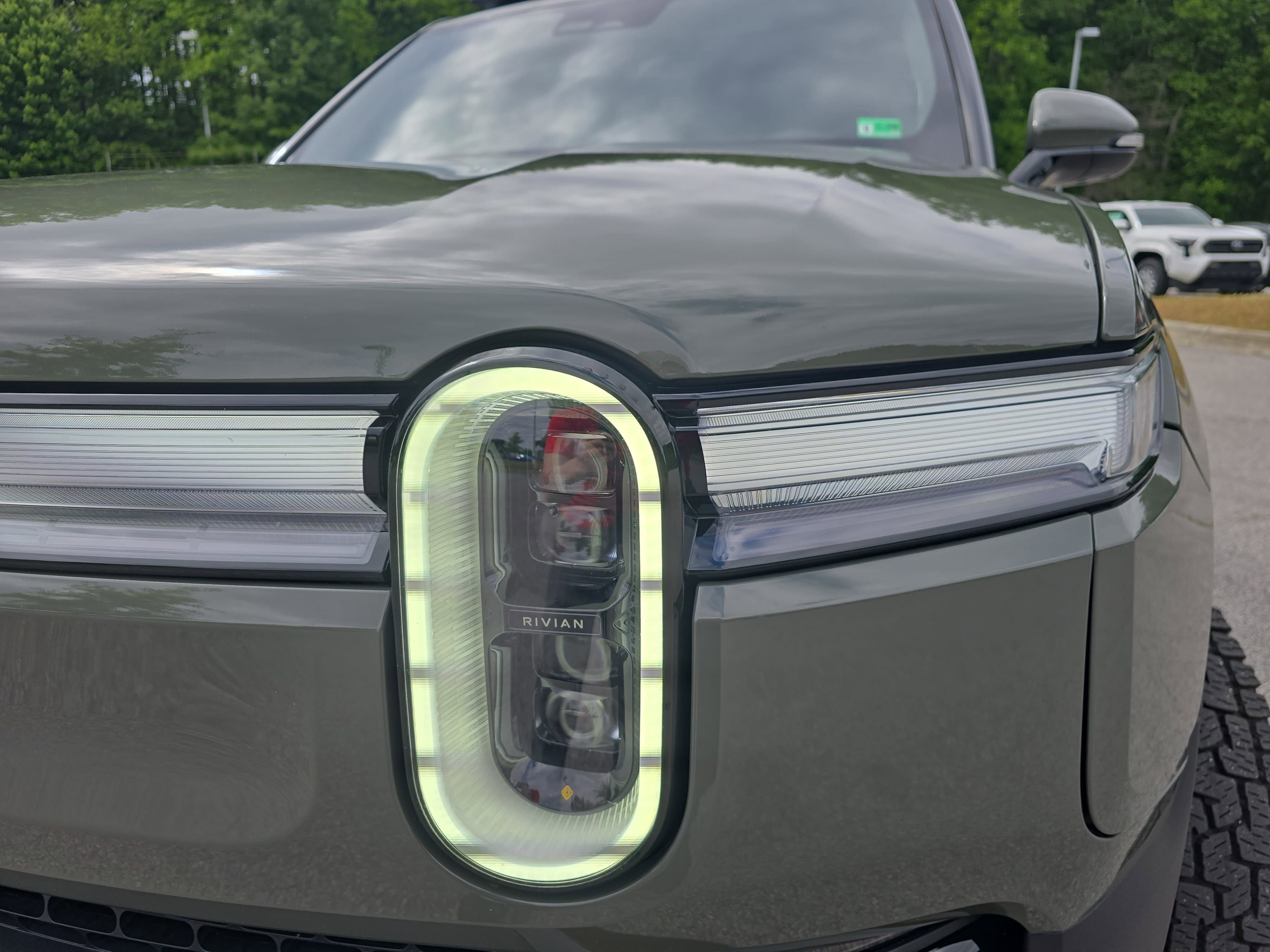 Used 2026 Rivian R1T Premium AWD/4WD image 30