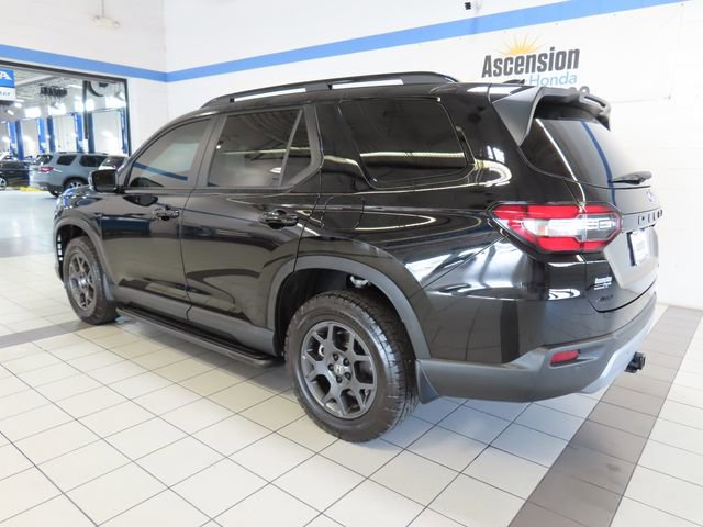 Certified 2025 Honda Pilot TrailSport image 11