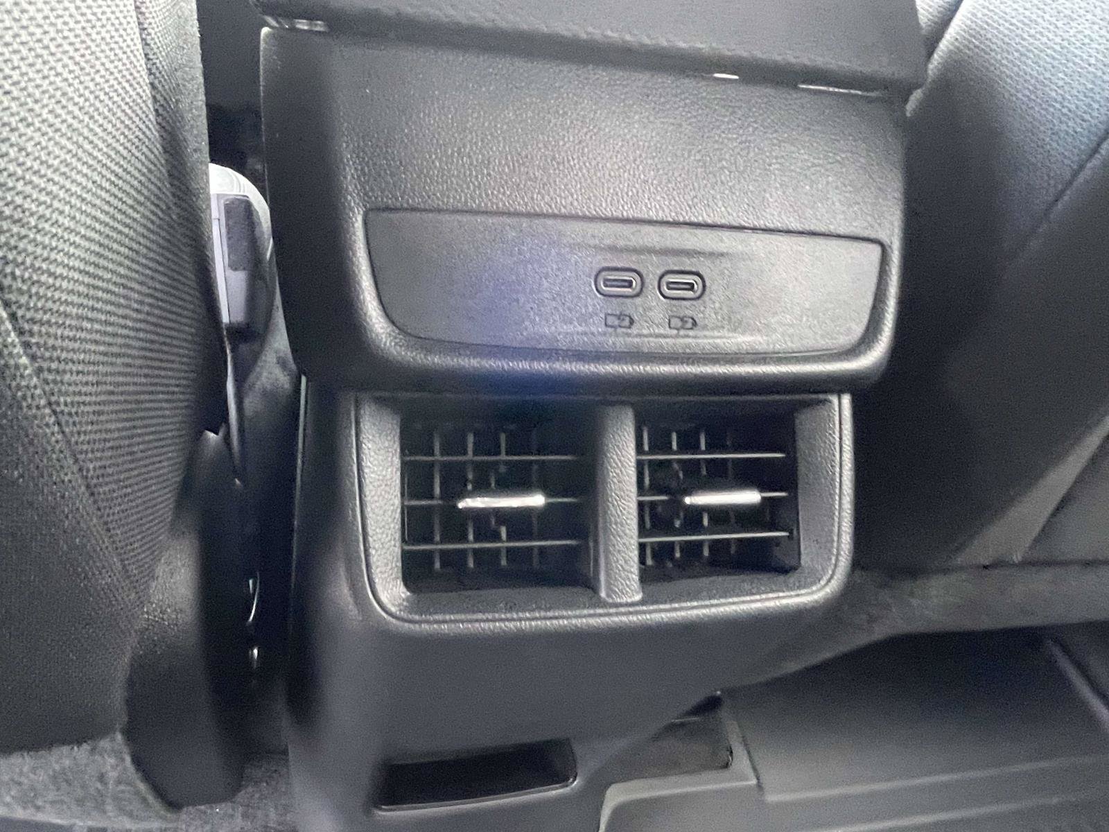 Used 2026 Chevrolet Equinox LT w/ Safety and Technology Package FWD image 11