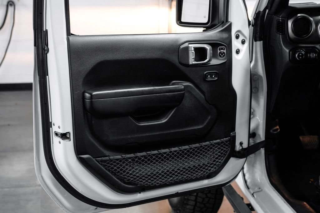 Used 2020 Jeep Gladiator Overland w/ LED Lighting Group AWD/4WD image 48